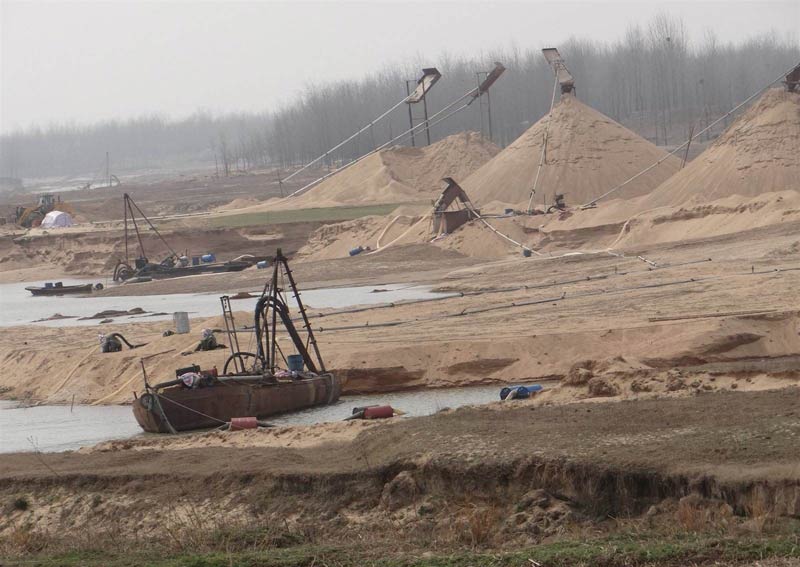 開采天然沙現場 開采天然沙現場