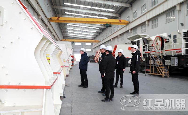 客戶到廠考察各種砂石設備 客戶到廠考察各種砂石設備