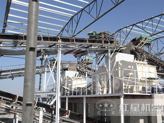 小型反擊式破石頭機械生產現(xiàn)場 小型反擊式破石頭機械生產現(xiàn)場