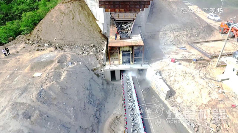 桐柏碎石現場使用912石仔機作粗破 桐柏碎石現場使用912石仔機作粗破