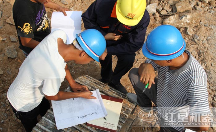 紅星技術人員在生產現場輔助用戶安裝作業中 紅星技術人員在生產現場輔助用戶安裝作業中