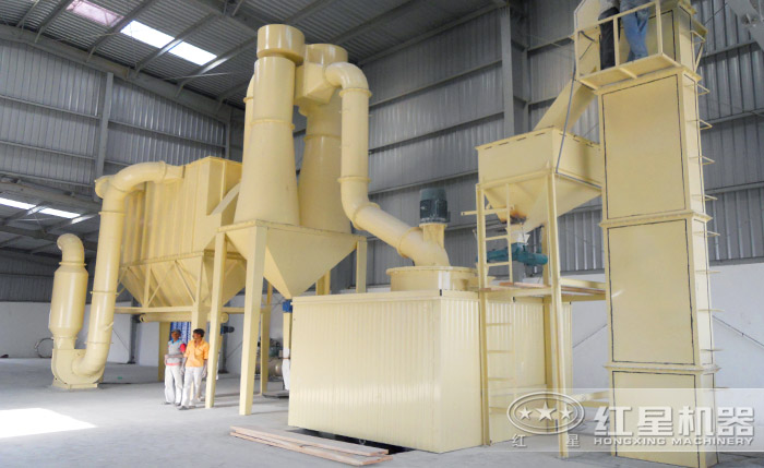 高嶺土磨粉現(xiàn)場(chǎng) 高嶺土磨粉現(xiàn)場(chǎng)