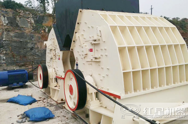 重錘式破碎機工作現場 重錘式破碎機工作現場