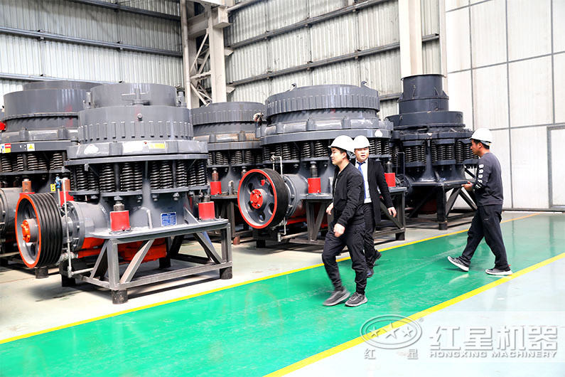 用戶來廠考察復合式圓錐破碎機 用戶來廠考察復合式圓錐破碎機