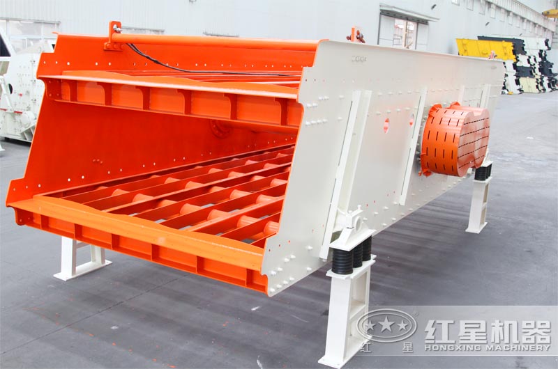 振動(dòng)篩制造廠家就找河南紅星，固定式、移動(dòng)式都有