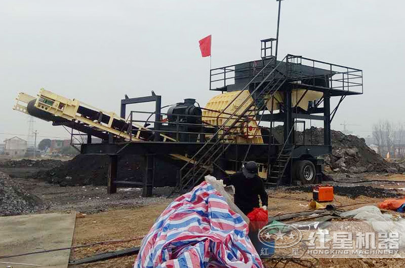 移動重錘式粉煤機生產現場 移動重錘式粉煤機生產現場