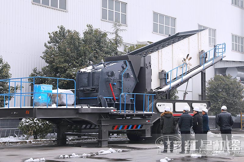 客戶前來參觀移動反擊式制砂機 客戶前來參觀移動反擊式制砂機