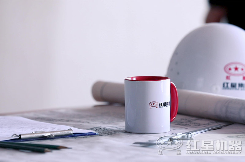 技術(shù)人員在為用戶設(shè)計(jì)生銹處理方案 技術(shù)人員在為用戶設(shè)計(jì)生銹處理方案