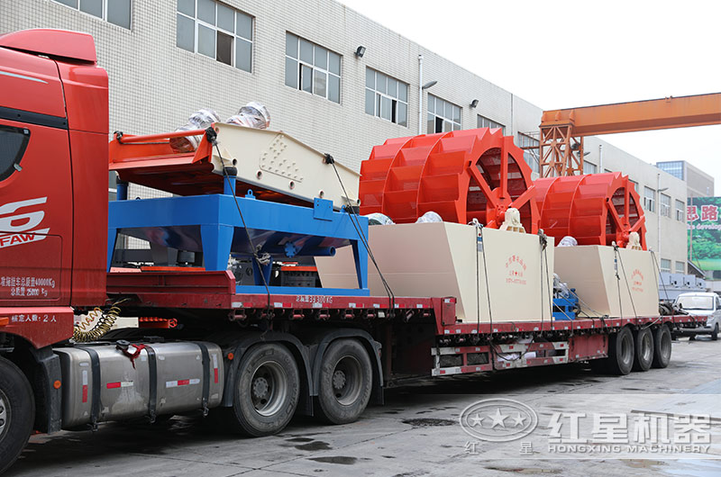 兩臺洗砂機裝車發往河北現場 兩臺洗砂機裝車發往河北現場
