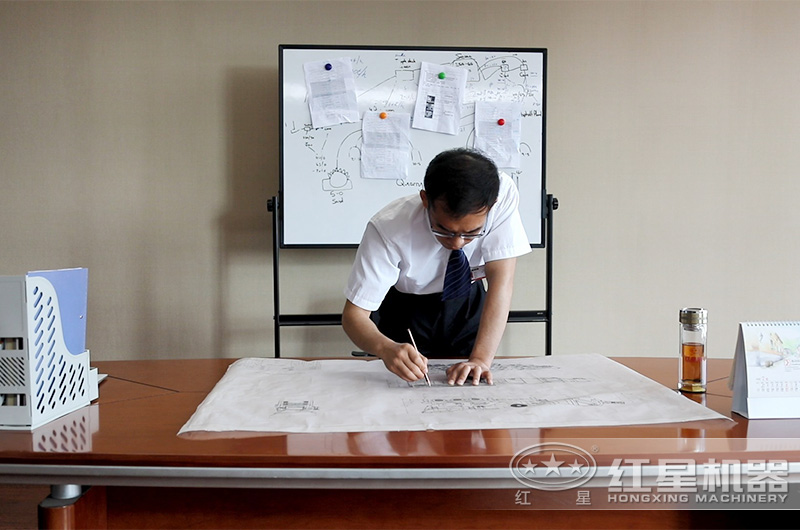 技術工程師在繪制制砂生產線流程圖中 技術工程師在繪制制砂生產線流程圖中