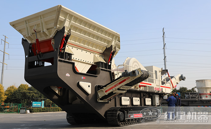 客戶經理帶用戶來廠參觀履帶移動破碎站 客戶經理帶用戶來廠參觀履帶移動破碎站