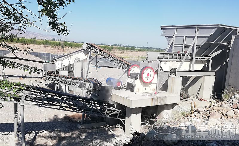 顎式破碎機工作現場 顎式破碎機工作現場