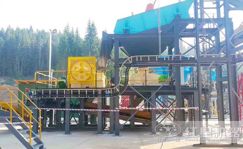 輥壓制砂機現場實拍 輥壓制砂機現場實拍