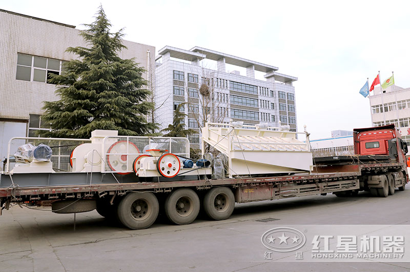 紅星對輥式制砂機發貨現場圖 紅星對輥式制砂機發貨現場圖