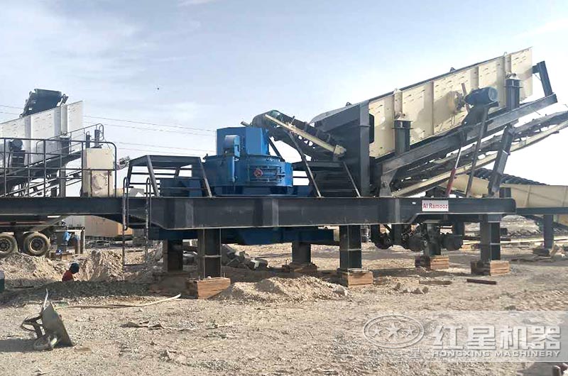 移動式制砂機作業現場,可直接開到物料地進行作業 移動式制砂機作業現場,可直接開到物料地進行作業
