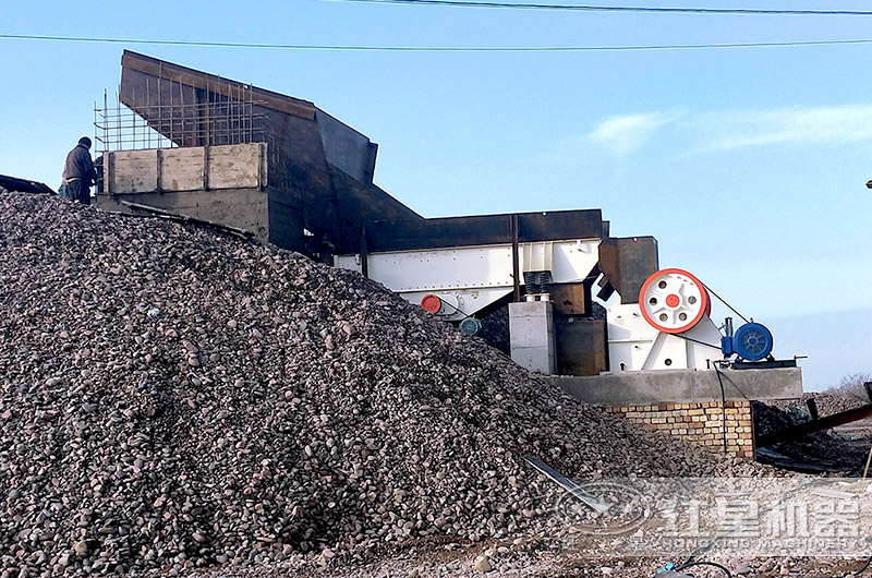 大型粗砂粉碎機(jī)生產(chǎn)現(xiàn)場實拍 大型粗砂粉碎機(jī)生產(chǎn)現(xiàn)場實拍