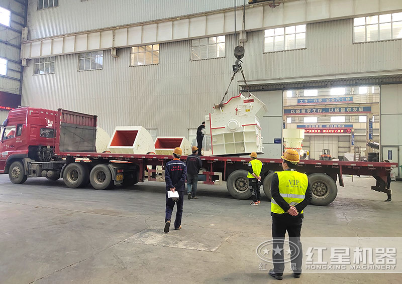 紅星機器小型打沙子機器車間發貨