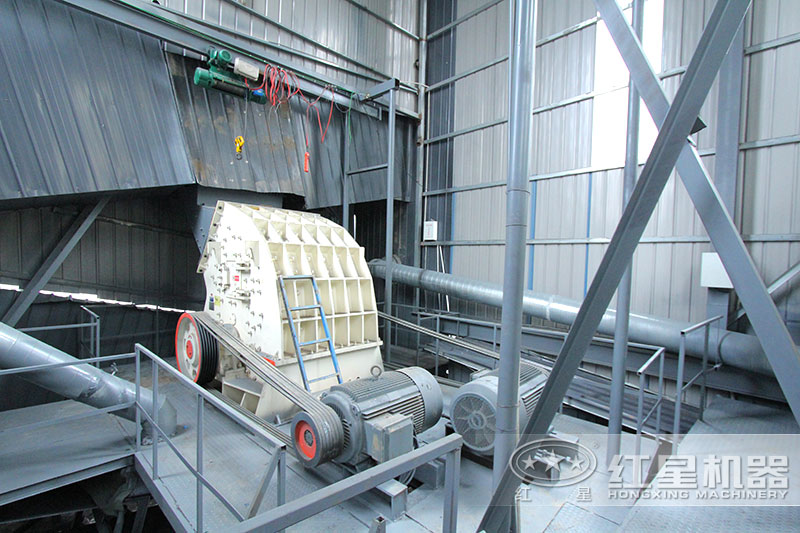 錘式破碎機安裝現場，僅需一臺設備足以